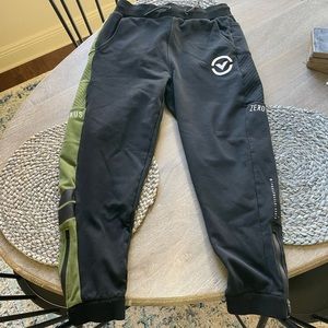 Men’s Virus Intl black and green jogger sweatpants size Large
